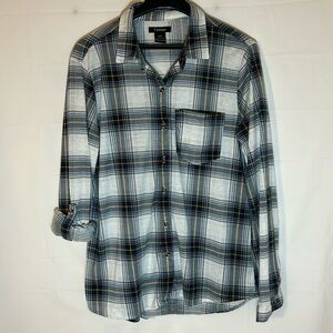 Plaid shirt women’s button down Tattoo size med adjustable sleeve to 3/4 gingham